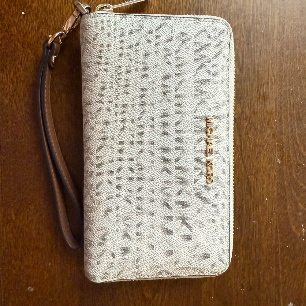 Michael Kors Wristlet PRELOVED Like New